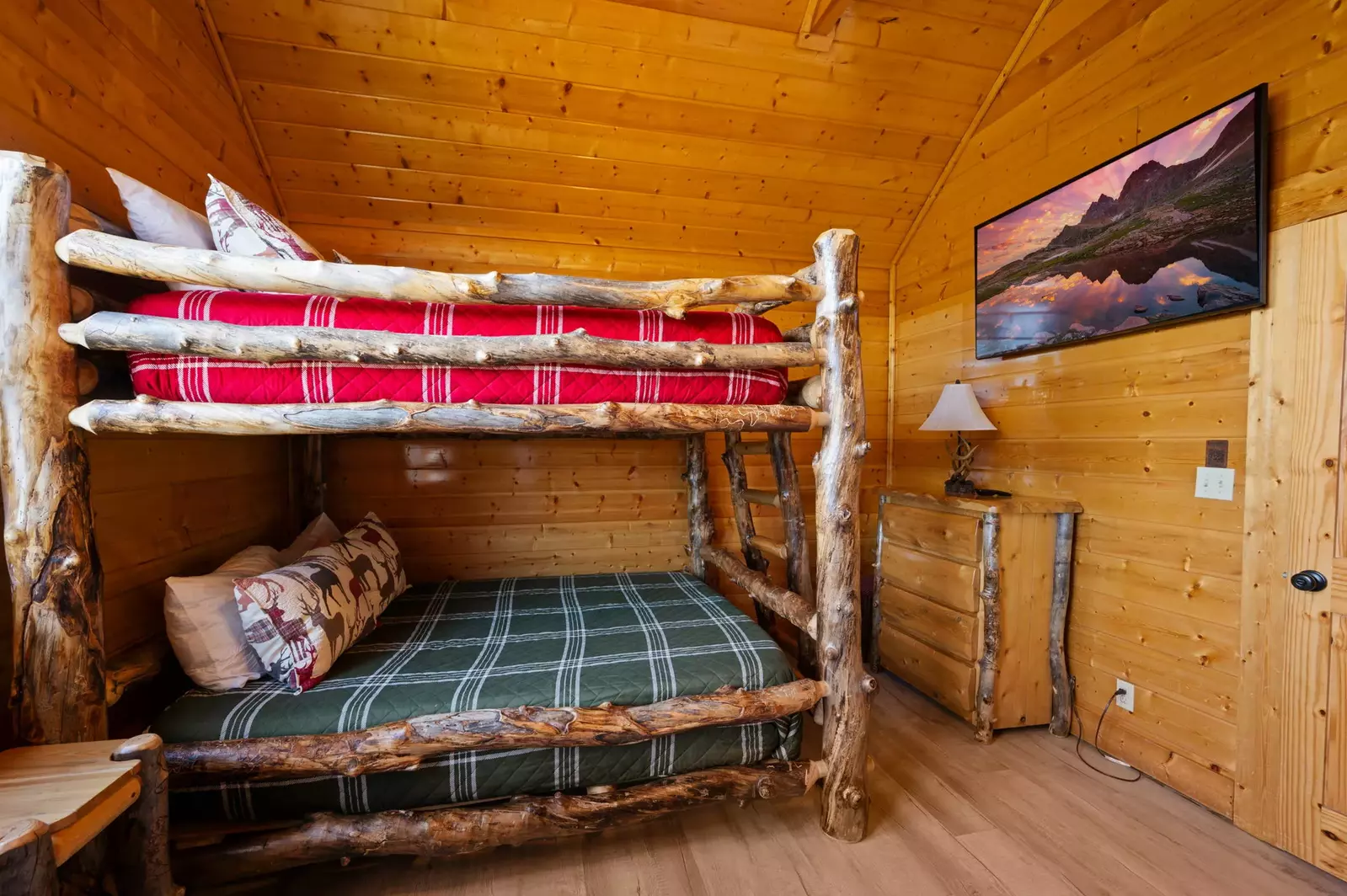 AWESOME VIEW LODGE