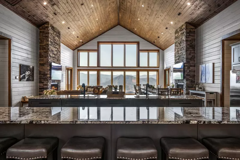 LUCID DREAMS LODGE