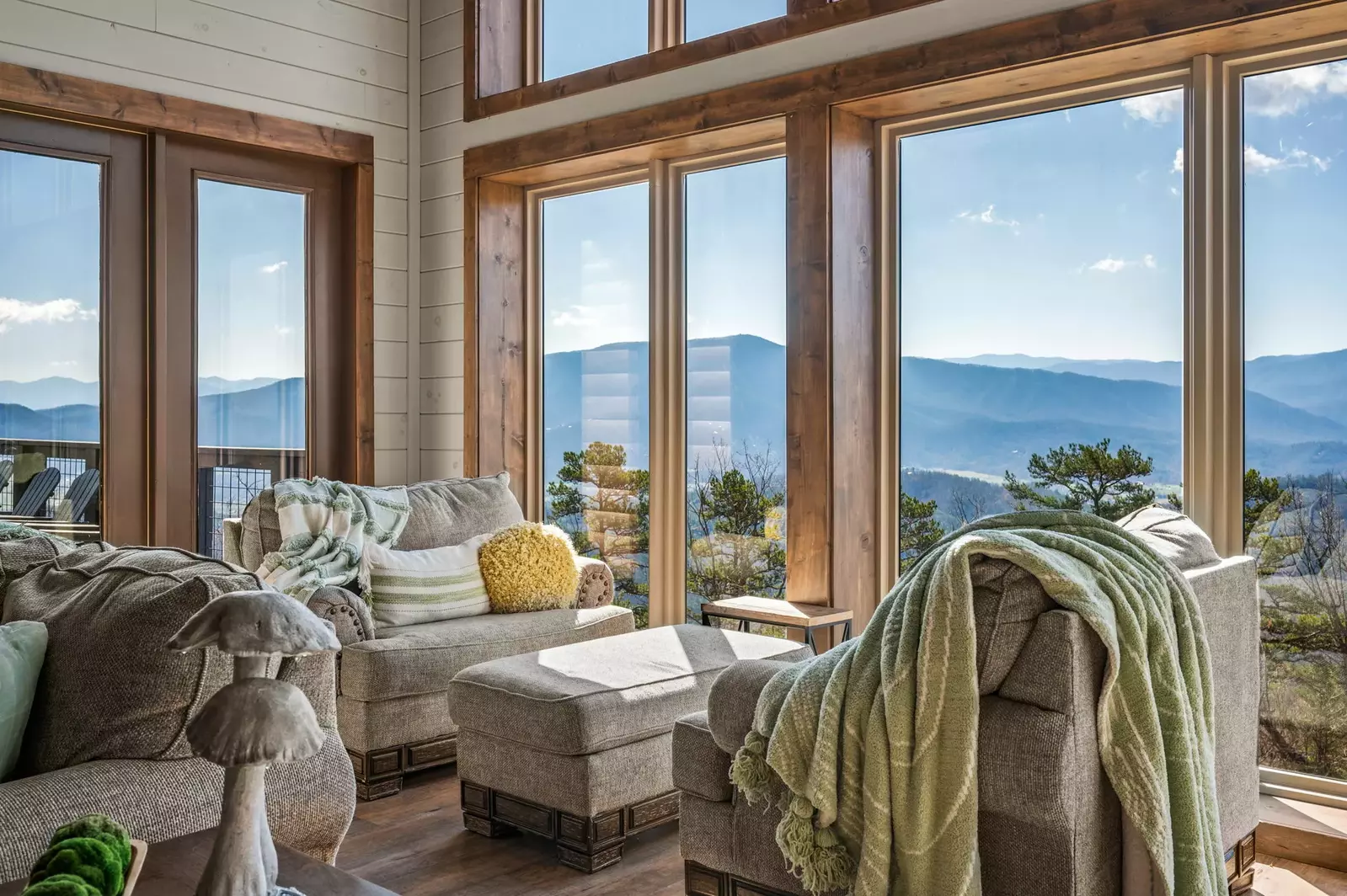 LUCID DREAMS LODGE