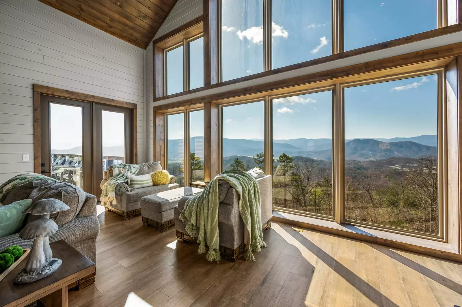 LUCID DREAMS LODGE