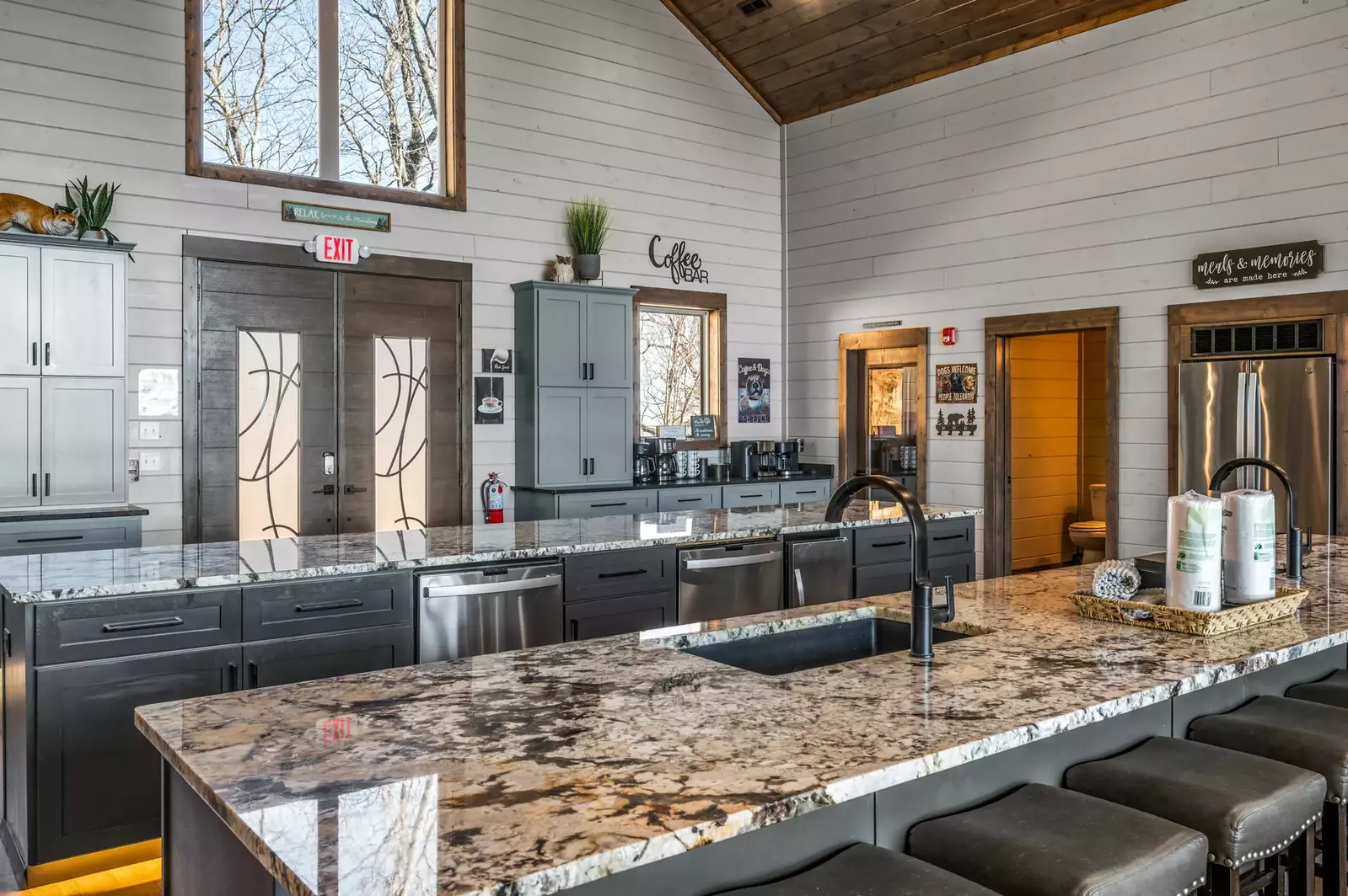LUCID DREAMS LODGE