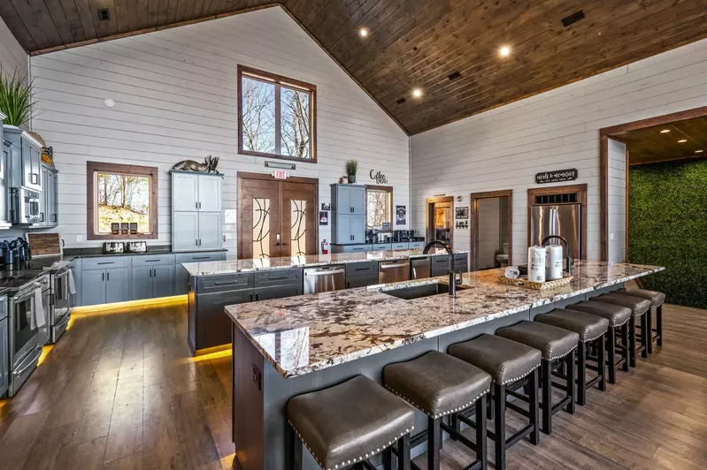 LUCID DREAMS LODGE