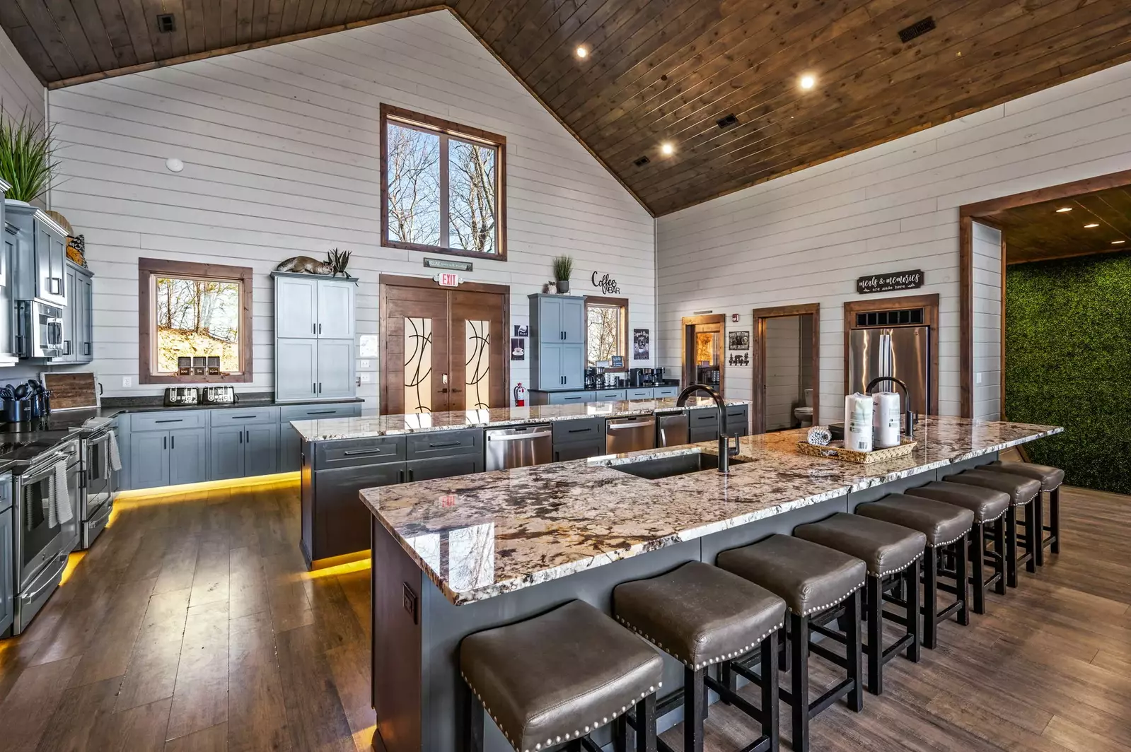 LUCID DREAMS LODGE