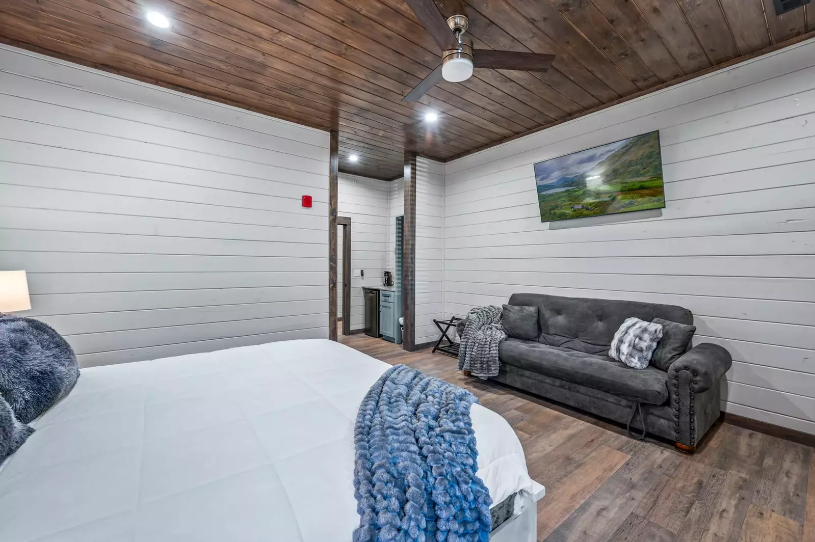 LUCID DREAMS LODGE
