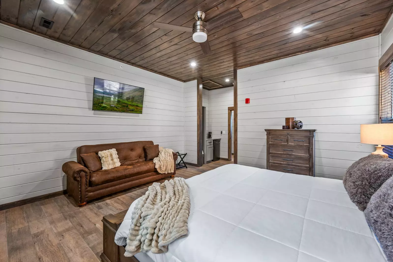 LUCID DREAMS LODGE