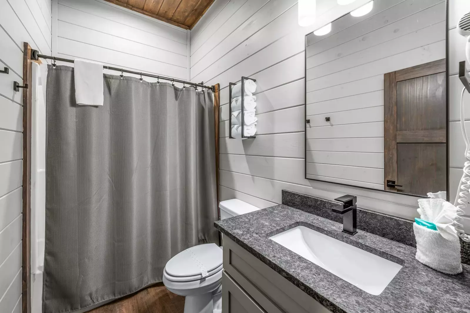 LUCID DREAMS LODGE