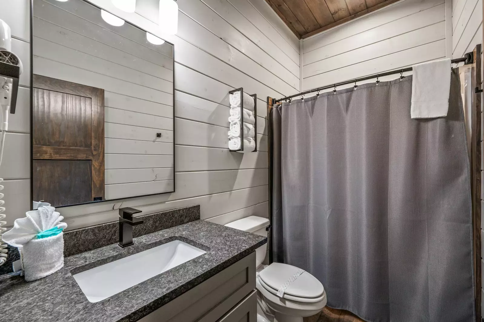 LUCID DREAMS LODGE