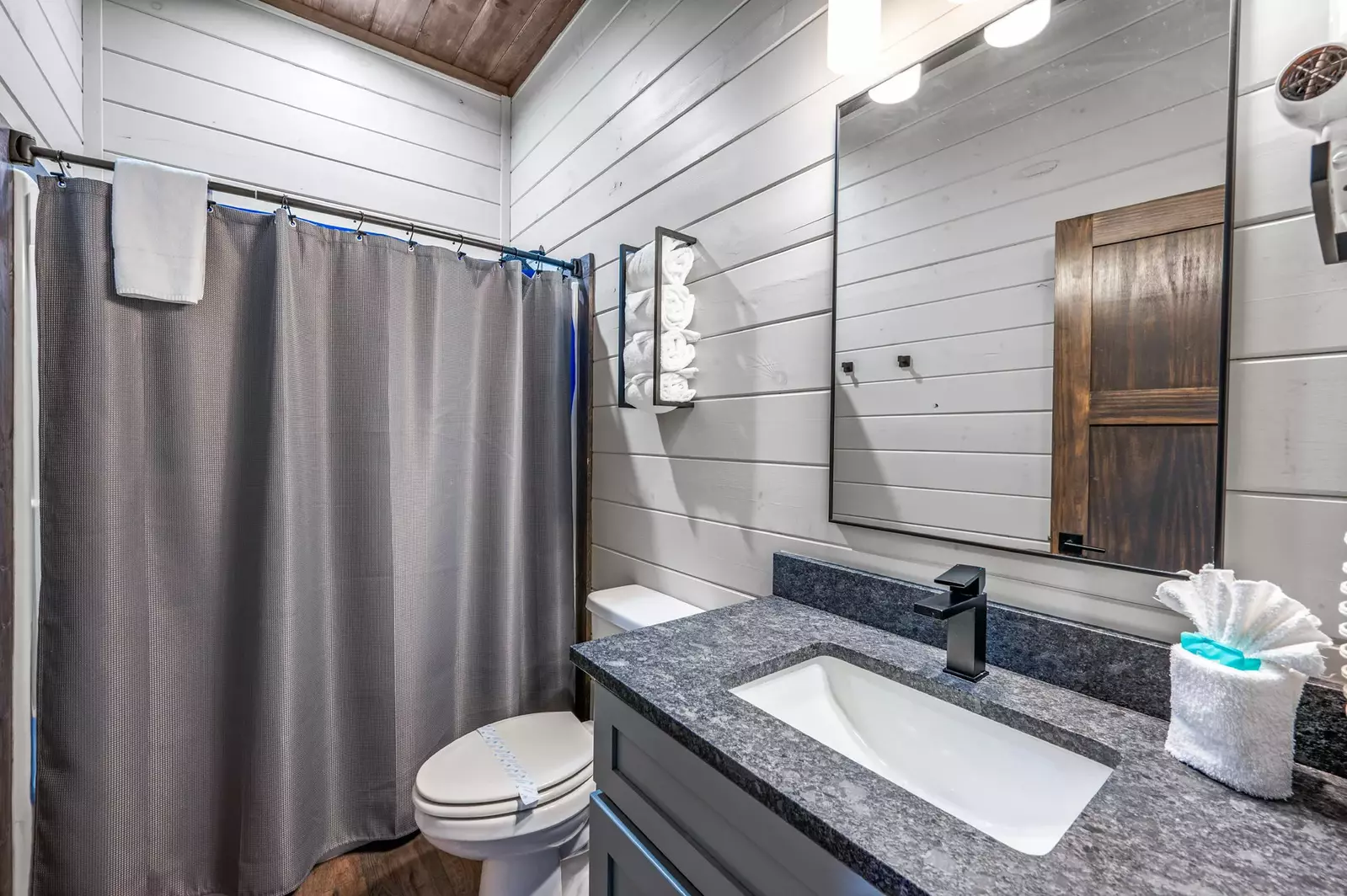 LUCID DREAMS LODGE