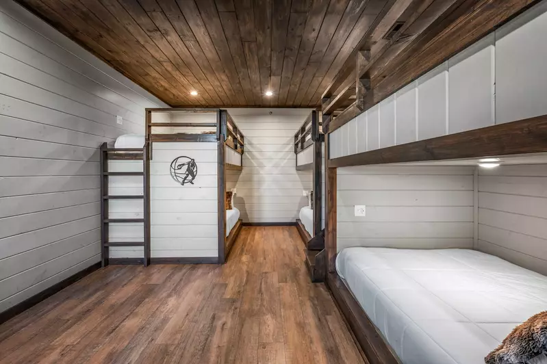 LUCID DREAMS LODGE