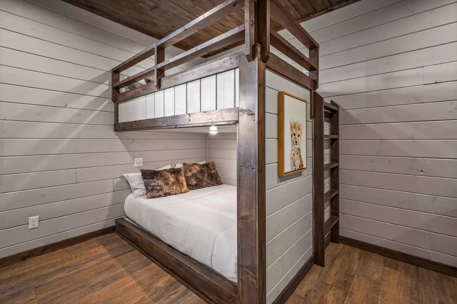 LUCID DREAMS LODGE