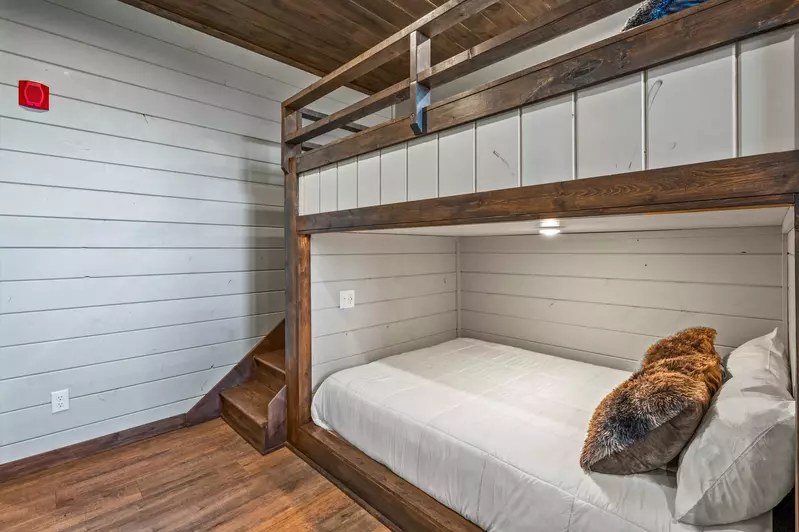 LUCID DREAMS LODGE