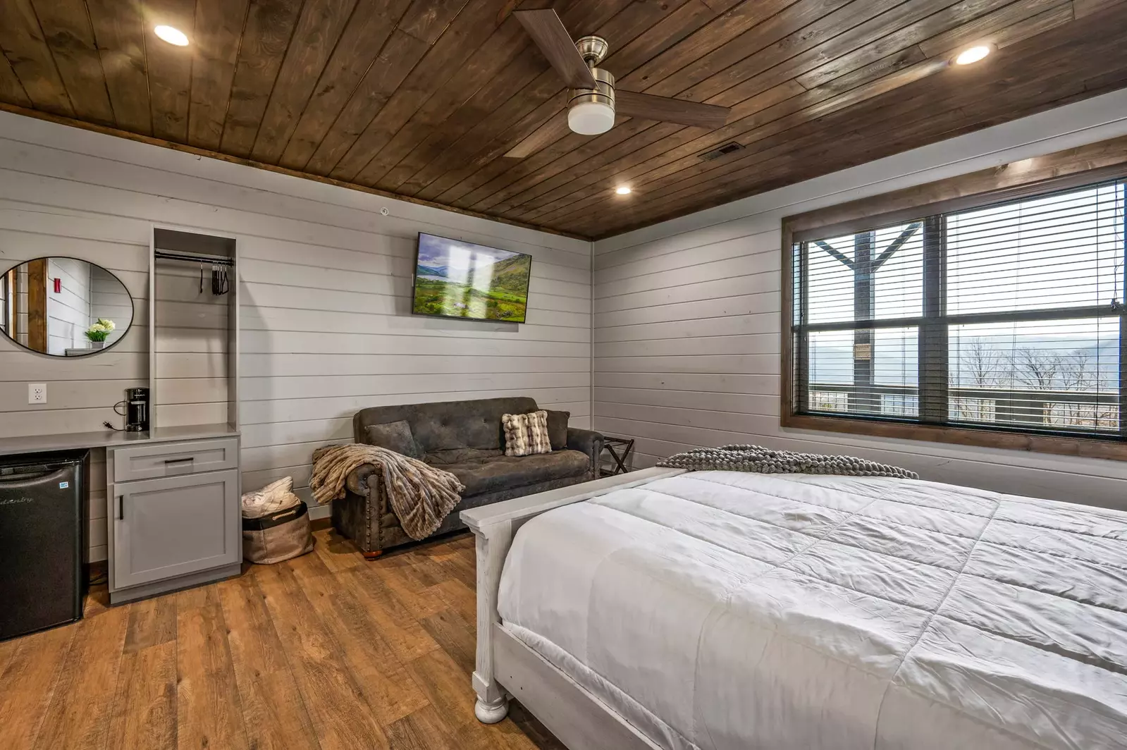 LUCID DREAMS LODGE