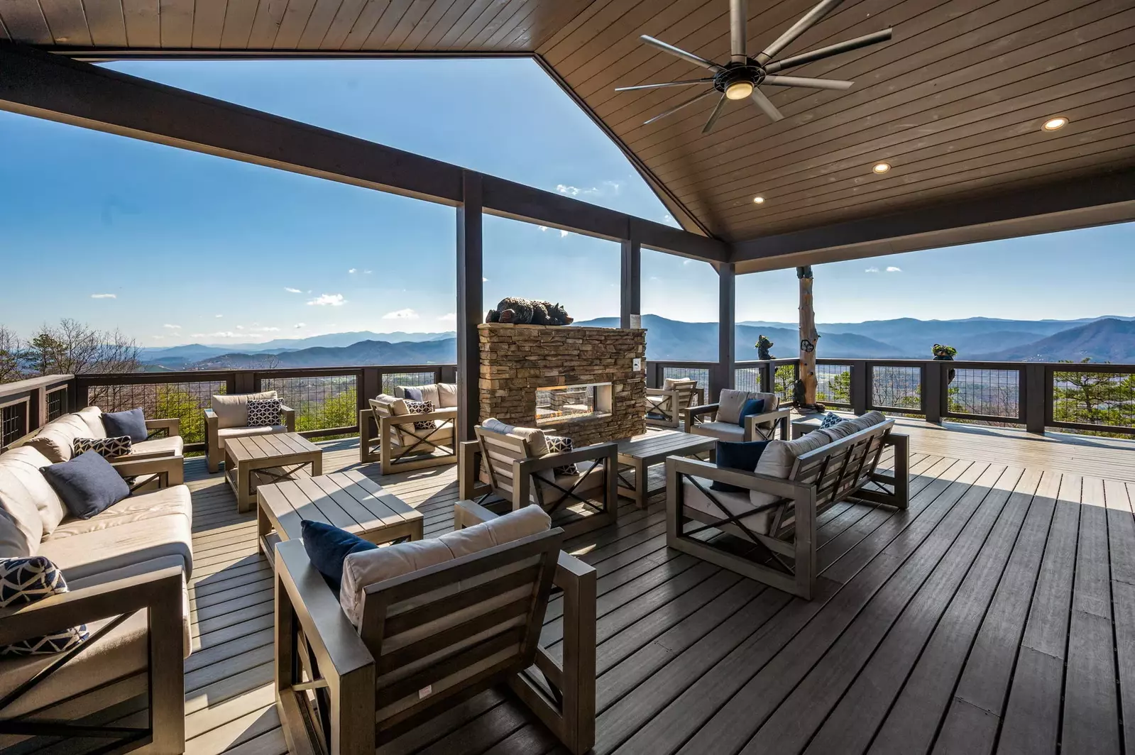 LUCID DREAMS LODGE