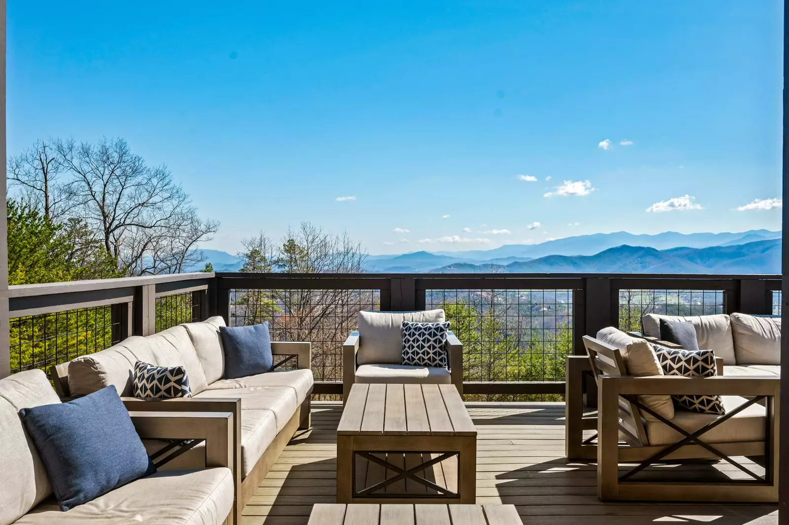 LUCID DREAMS LODGE