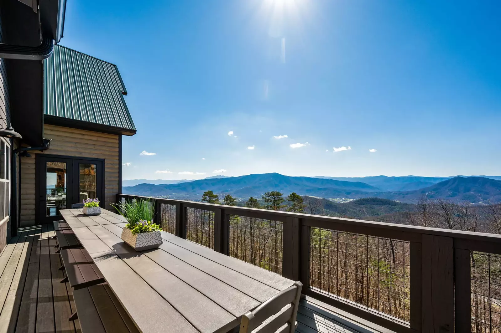 LUCID DREAMS LODGE