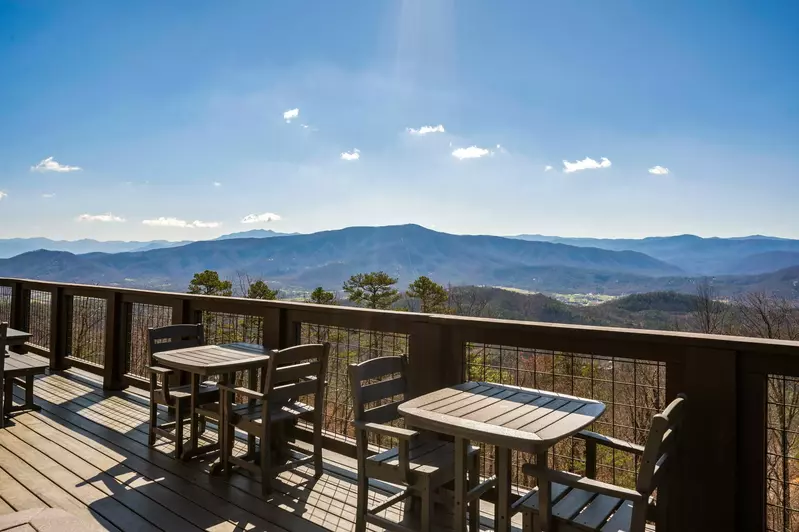 LUCID DREAMS LODGE