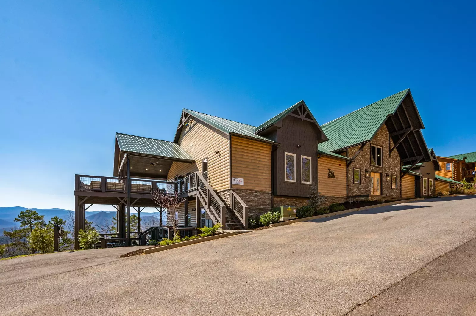 LUCID DREAMS LODGE