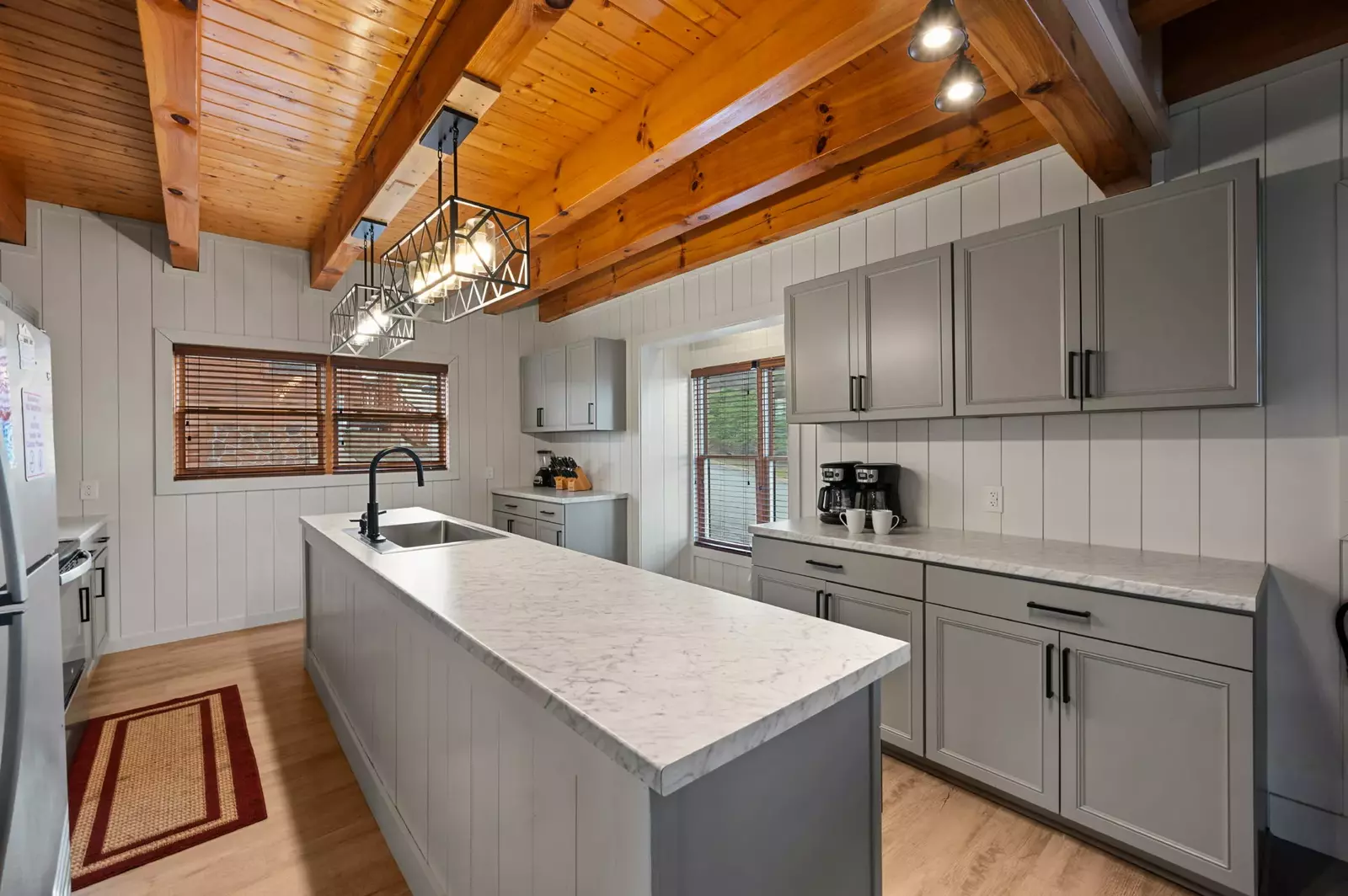 MOUNTAIN BREEZE MANOR