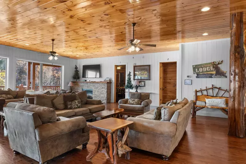 THE BIG MOOSE LODGE