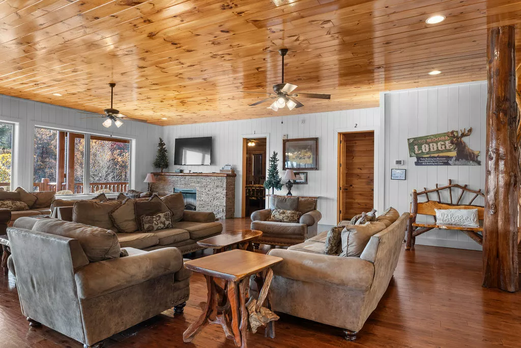 THE BIG MOOSE LODGE