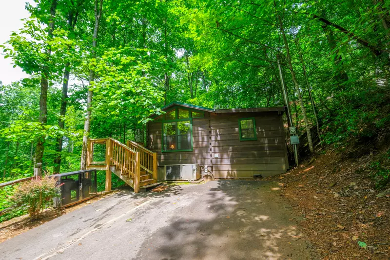 GOOD AURA CABIN