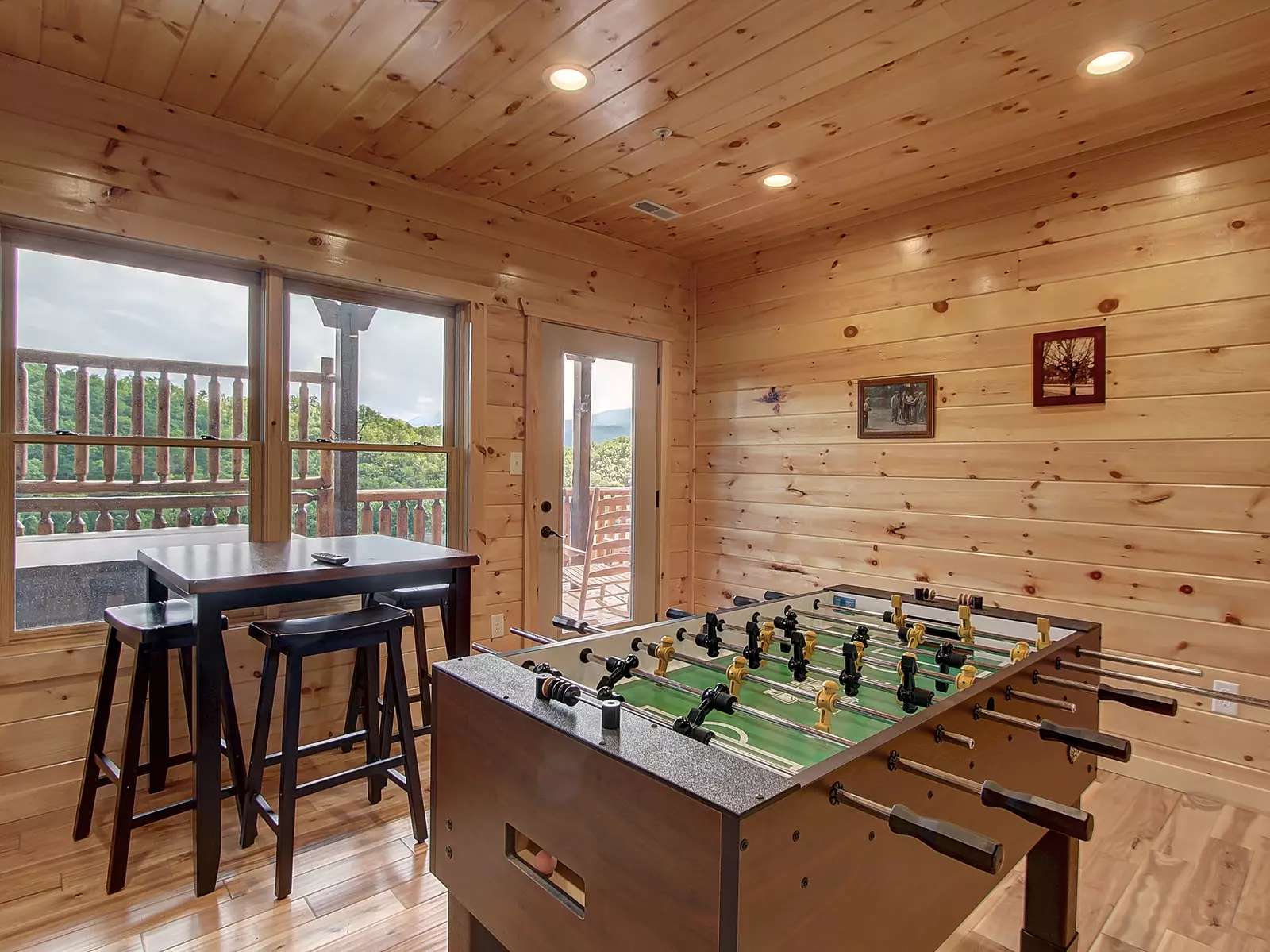 MOUNTAIN LOOKOUT LODGE