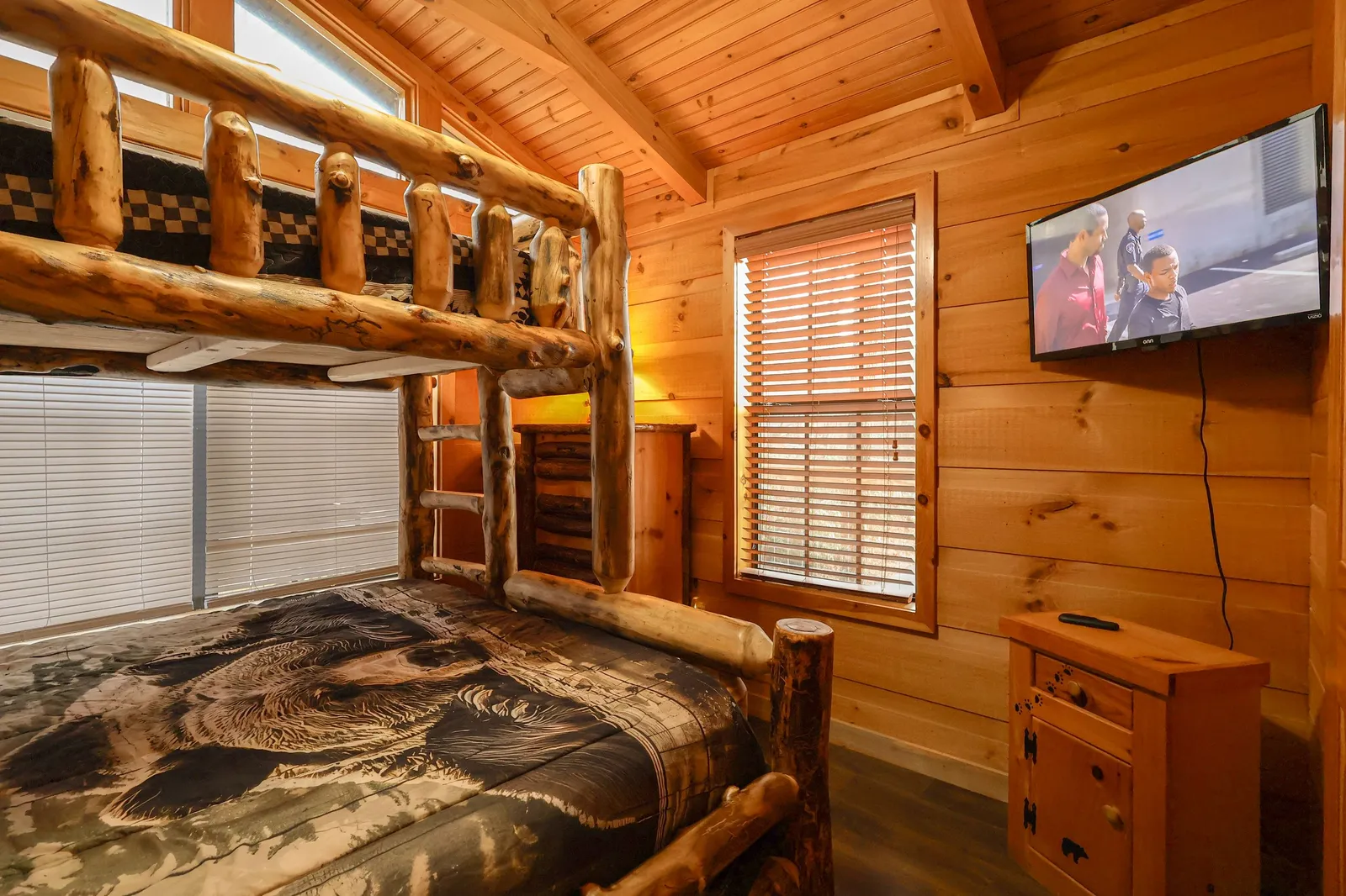 GOOD AURA CABIN