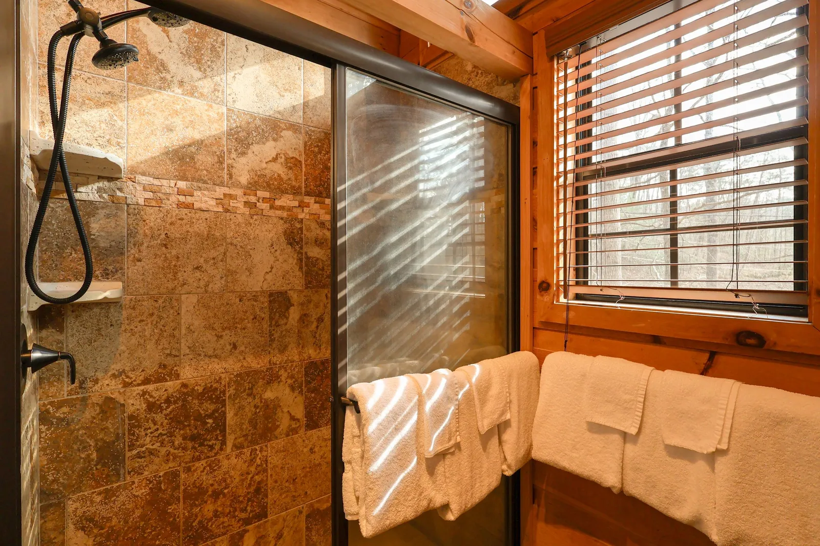 GOOD AURA CABIN