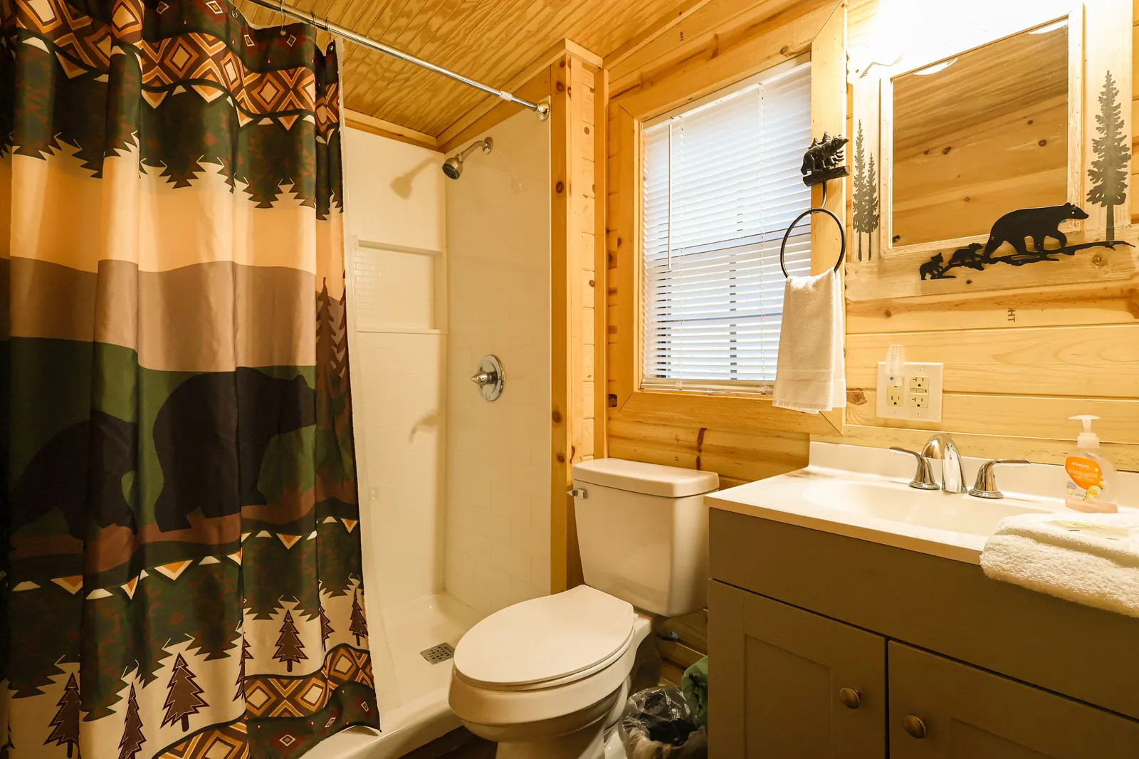 GOOD AURA CABIN