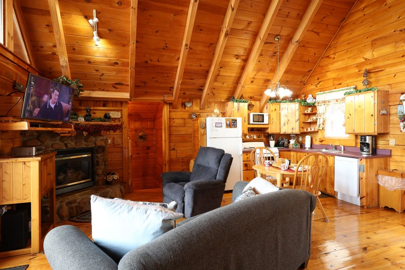 HONEY BEAR HIDEAWAY