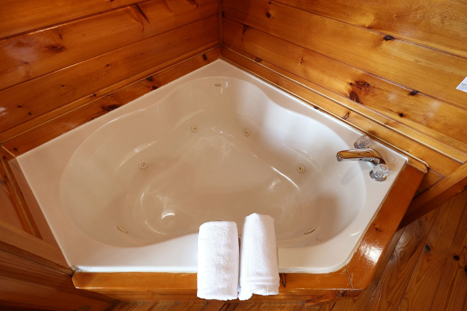 HONEY BEAR HIDEAWAY