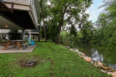 RIVERFRONT CHALET