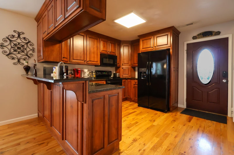 RIVERFRONT CHALET
