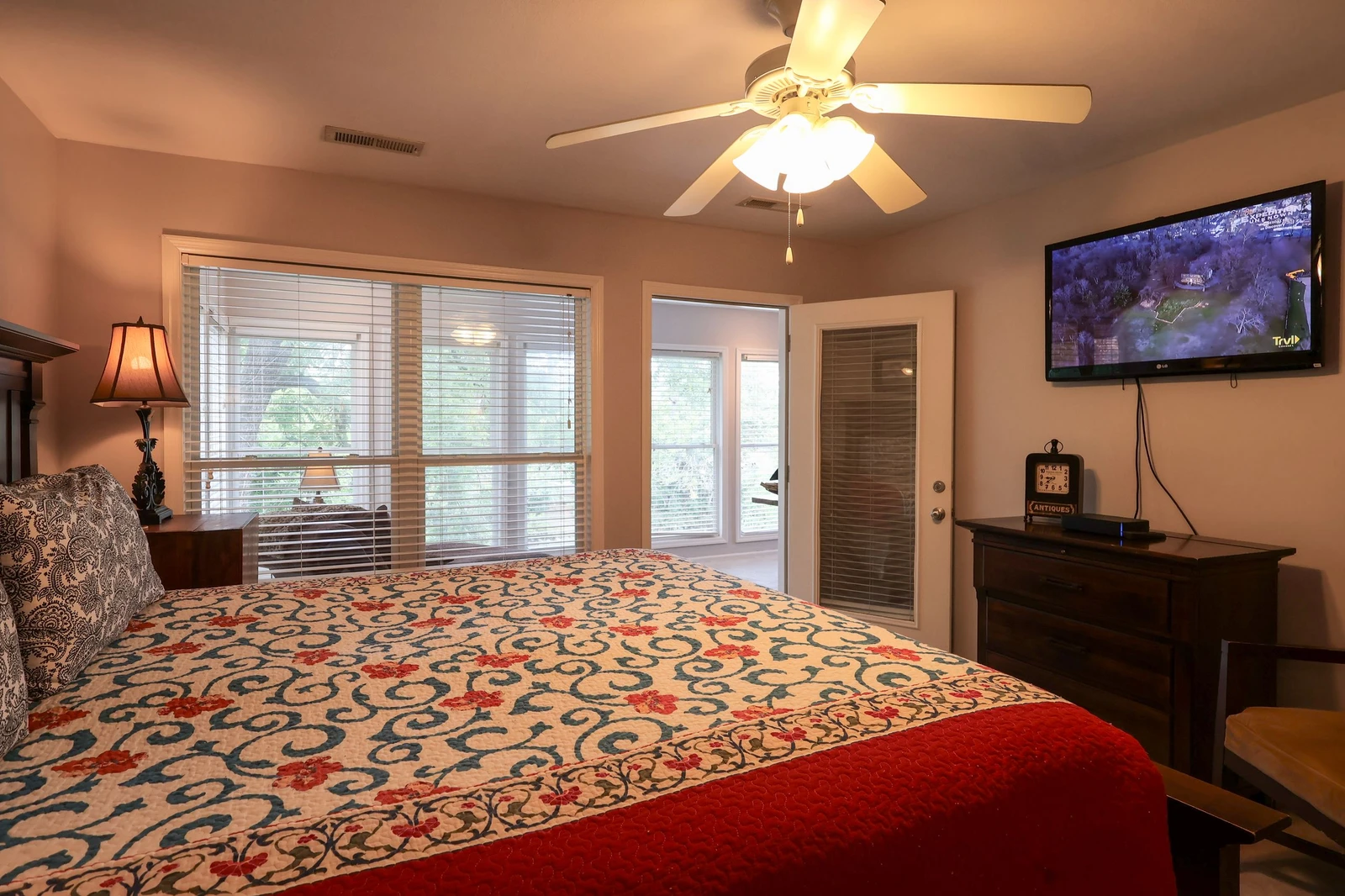 RIVERFRONT CHALET