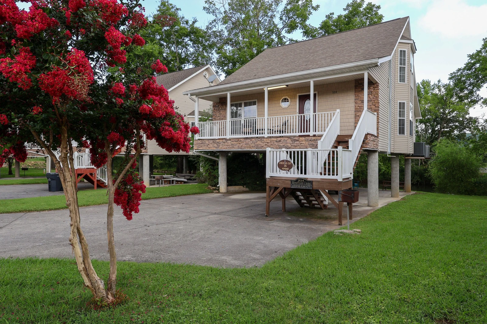 RIVERFRONT CHALET