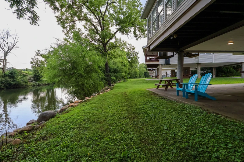 RIVERFRONT CHALET