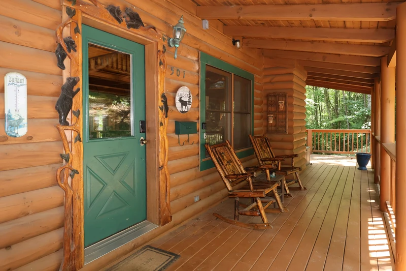 8 BEARS LODGE
