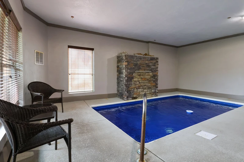 POOL VIEW LODGE