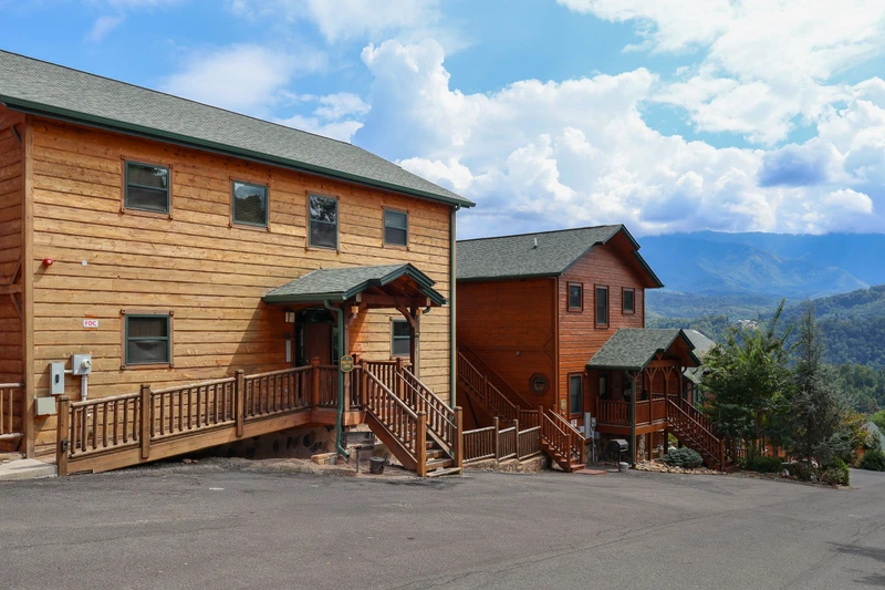 POOL VIEW LODGE