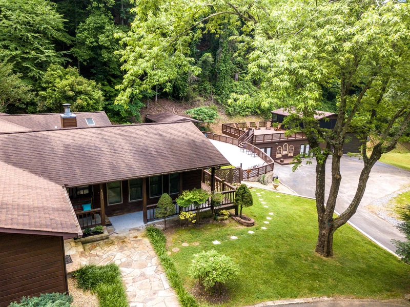PIONEER TRAIL RETREAT