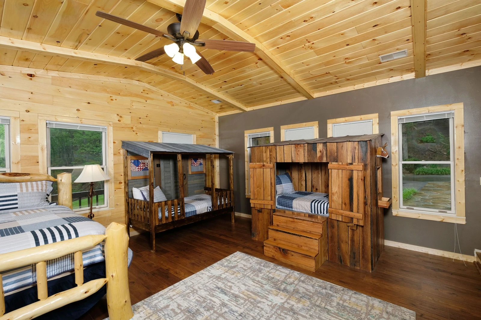 PIONEER TRAIL RETREAT