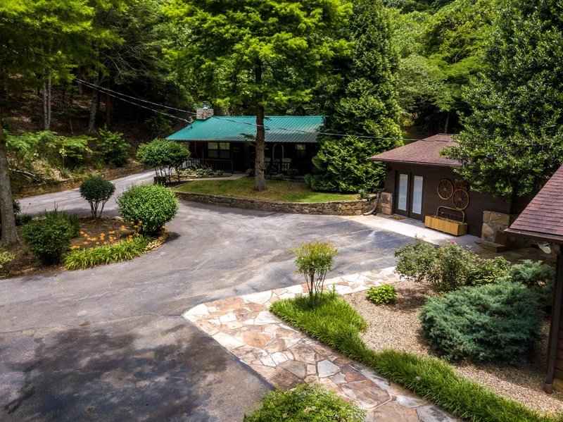 PIONEER TRAIL RETREAT
