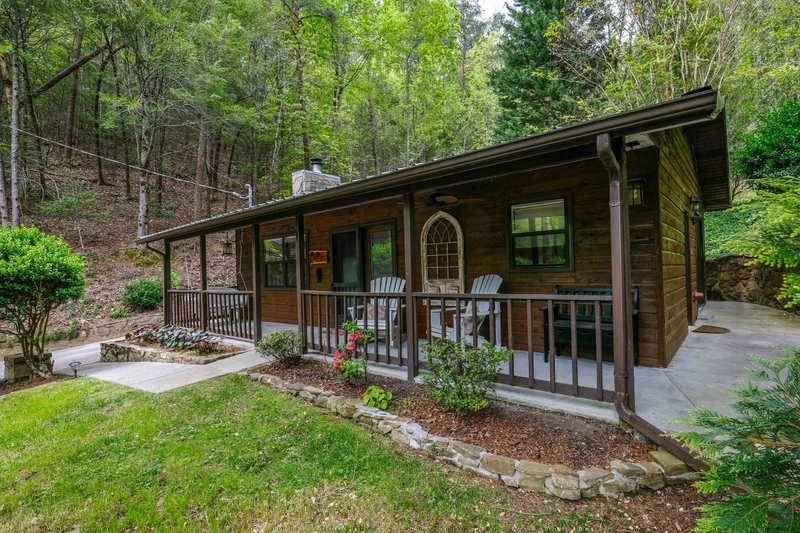 PIONEER TRAIL RETREAT