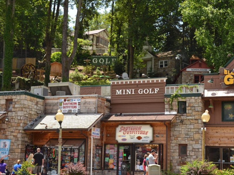 Top 4 Attractions in Gatlinburg TN That Are Fun With a Group